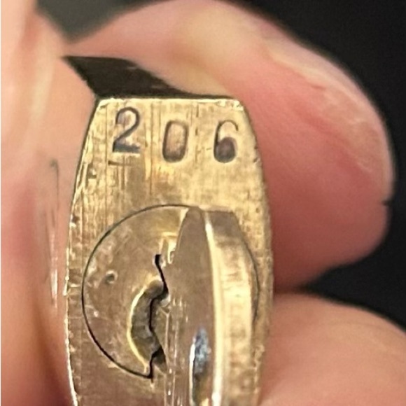 Louis Vuitton #206 series Lock & Key - Picture 6 of 8